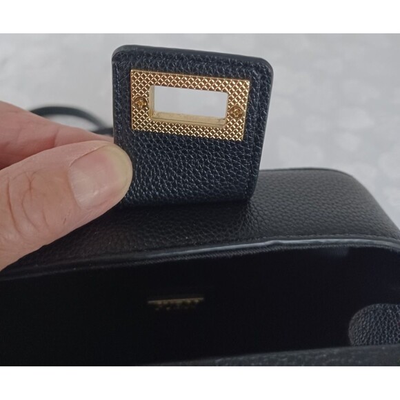 VINTAGE GUESS BLACK FAUX PEBBLED LEATHER SQUARE CROSSBODY BAG - Picture 13 of 13